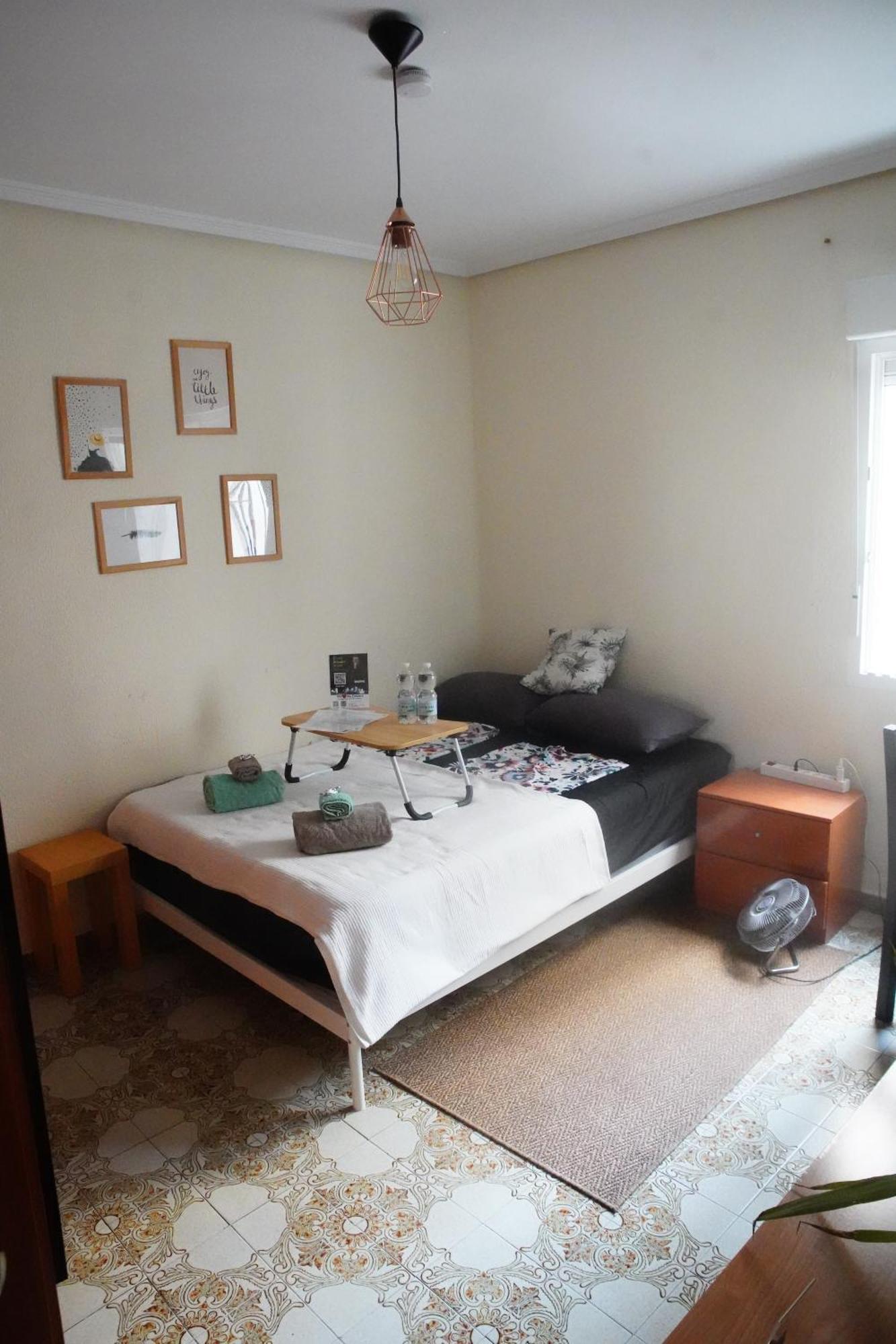 Grosses Modernes Zimmer "Silber" Fuer 2 Personen Und Katzenliebhaber Valencia Eksteriør billede